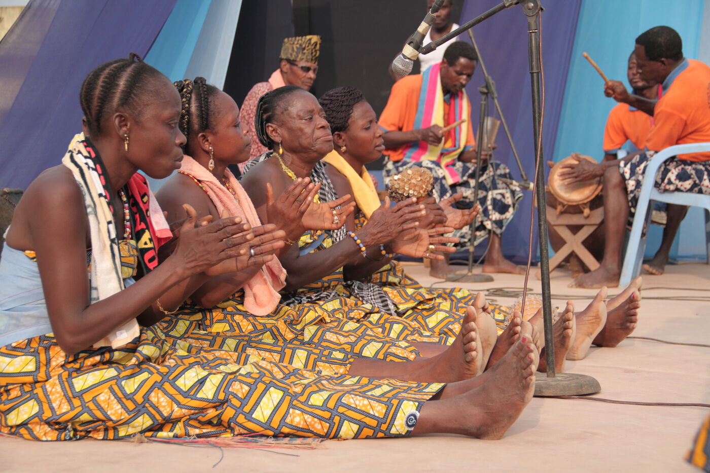 Musiciennes avec des instruments traditionnels